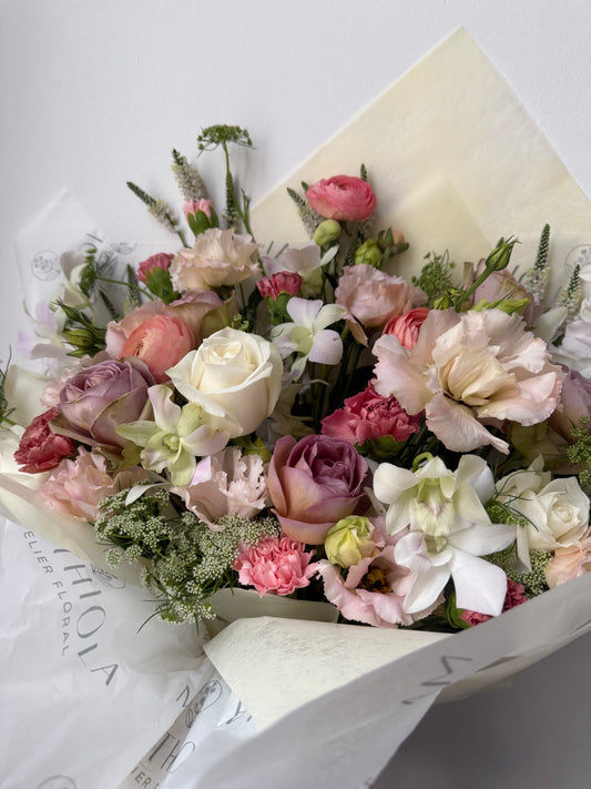 Ramo Mixto en Tonos Rosados con Flores Premium