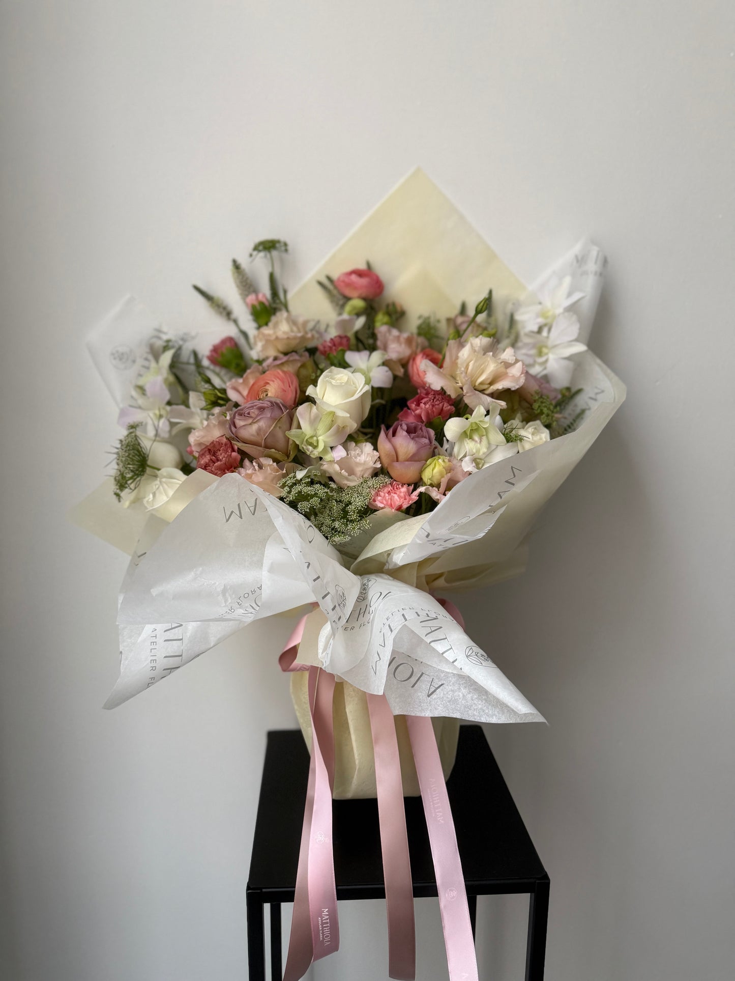 Ramo Mixto en Tonos Rosados con Flores Premium