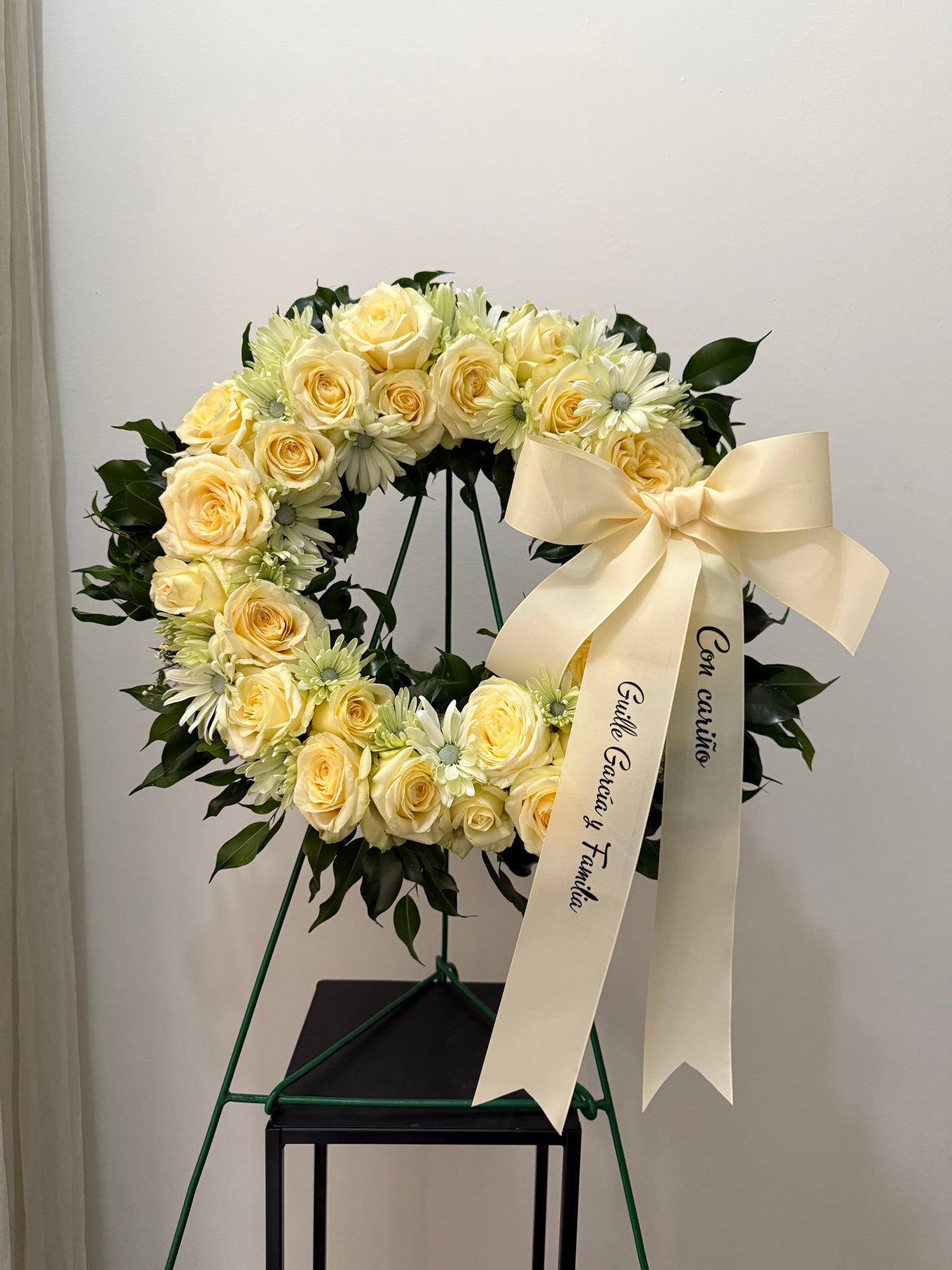 Corona Fúnebre con Flores Variadas