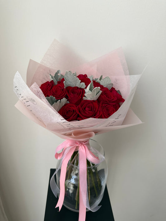 Ramo de 24 Rosas Rojas con Follaje