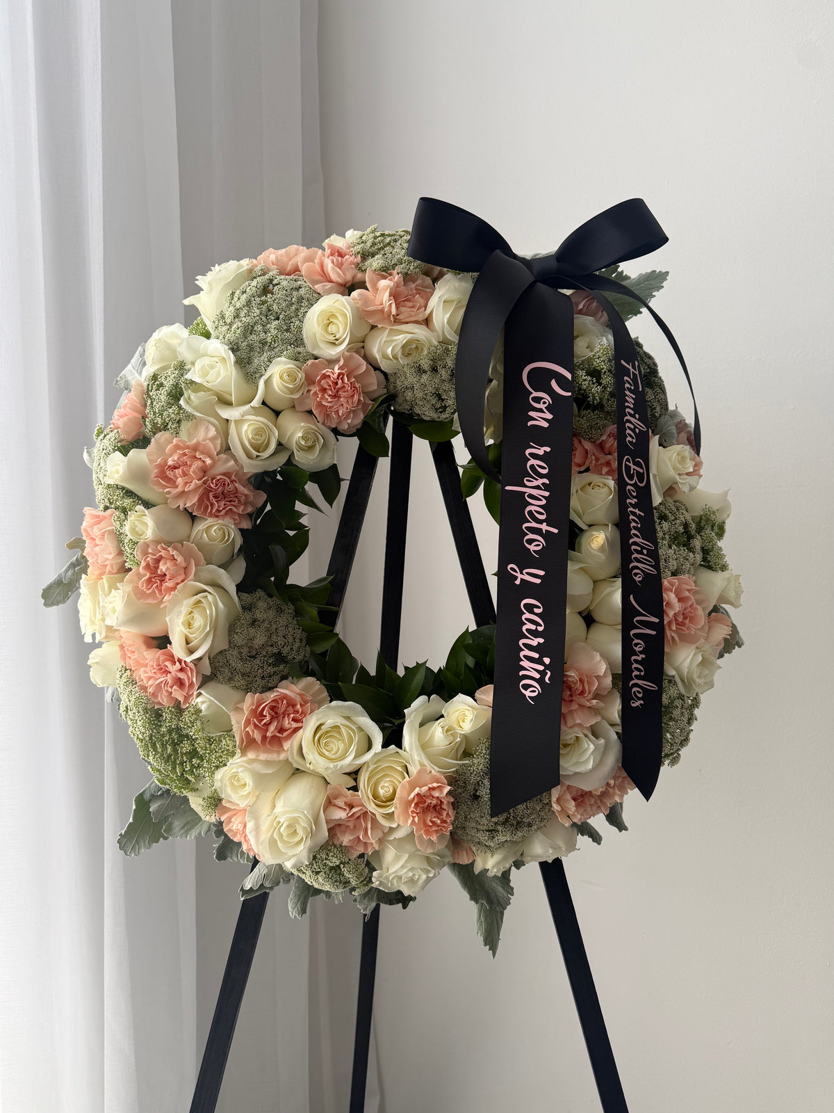 Corona Fúnebre con Flores Variadas