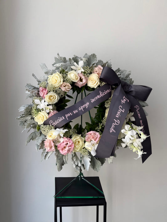 Corona Fúnebre con Flores Variadas