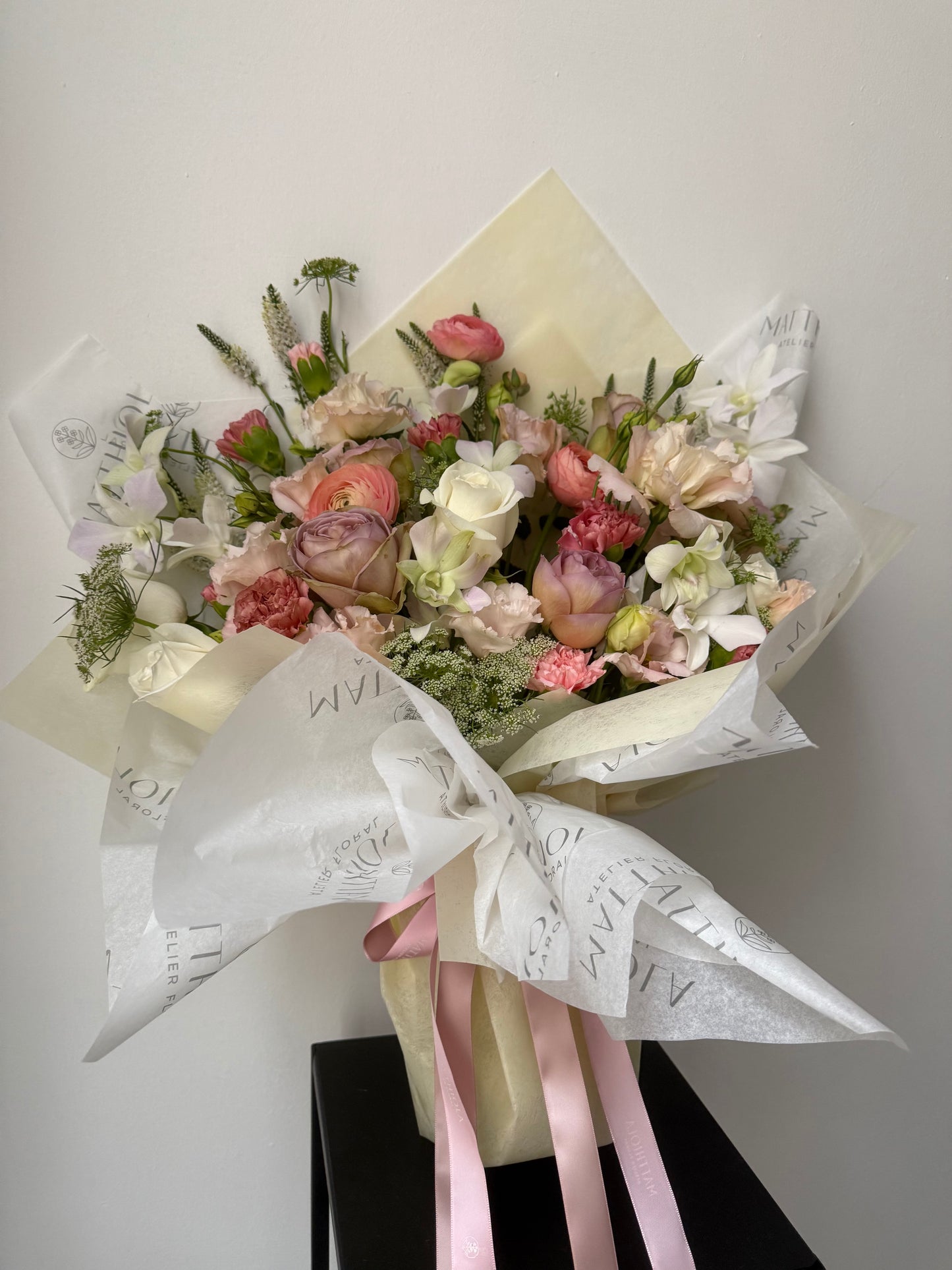 Ramo Mixto en Tonos Rosados con Flores Premium