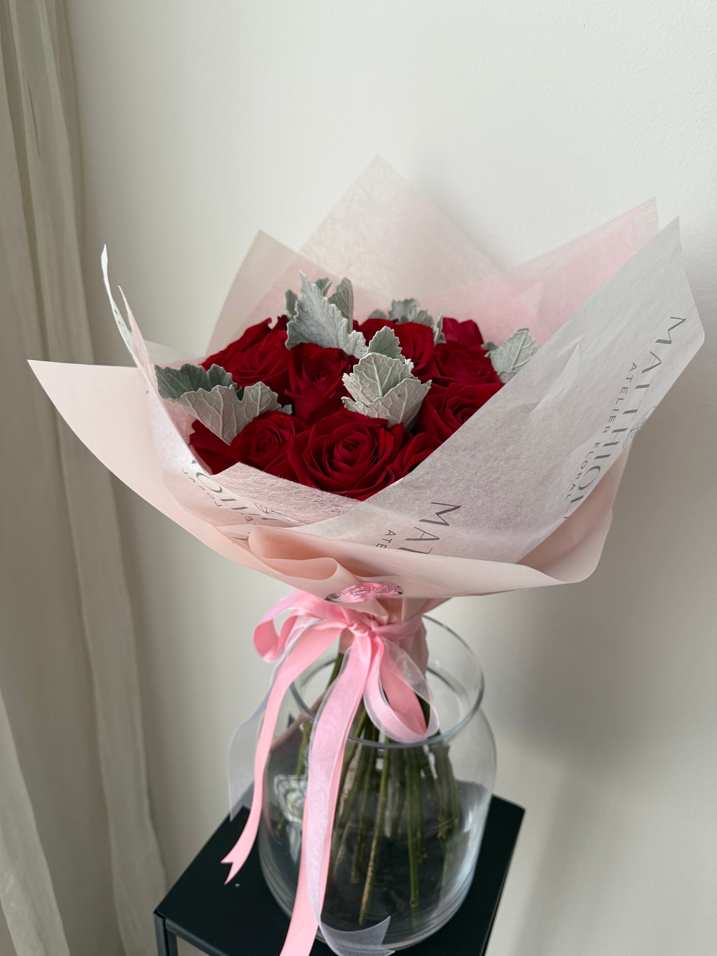 Ramo de 24 Rosas Rojas con Follaje