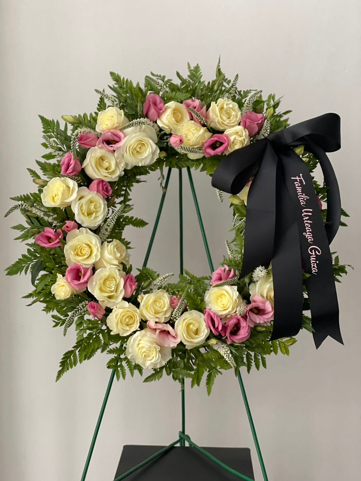 Corona Fúnebre con Flores Variadas